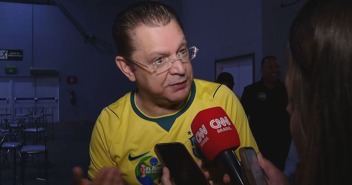 Sóstenes diz que Bolsonaro vai encaminhar aliança entre Michelle e Flávio Sóstenes diz que Bolsonaro vai encaminhar aliança entre Michelle e Flávio