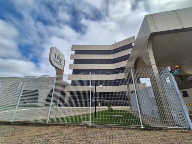TRE/AC reúne partidos e federações para orientar sobre candidaturas