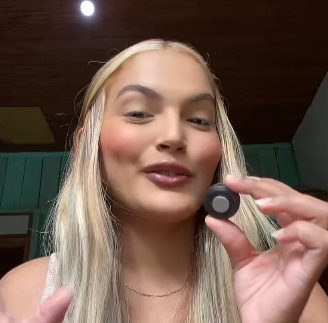 Tayla é influenciadora digital