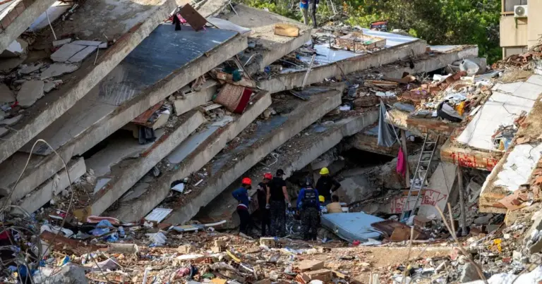 Famílias da Venezuela buscam recomeço em abrigos após terremotos mortais