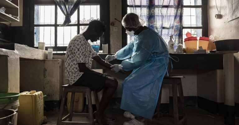 Surto de Ebola ainda está em “fase de expansão” na RD Congo, diz OMS