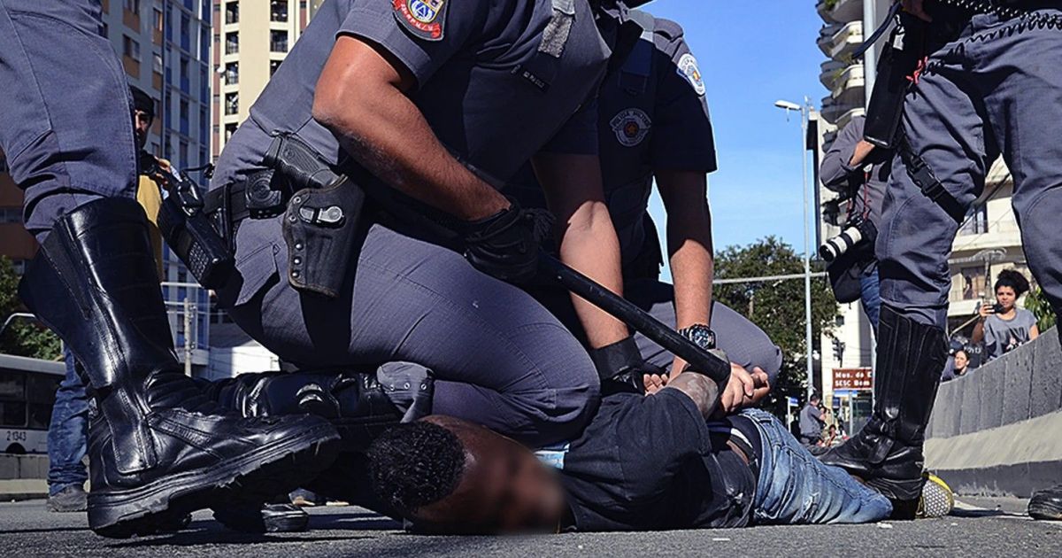 Letalidade policial cresce no Brasil; quatro estados batem recorde Letalidade policial cresce no Brasil; quatro estados batem recorde