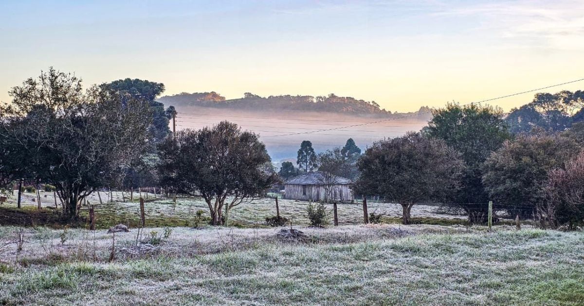 Massa de ar polar traz geada e derruba temperaturas no Sul do Brasil Massa de ar polar traz geada e derruba temperaturas no Sul do Brasil