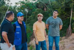 Zequinha acompanha recuperação de estrada que beneficia comunidades em Cruzeiro do Sul