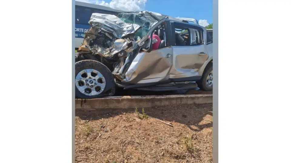 Colisão entre caminhonete e caminhão deixa um morto na BR-364