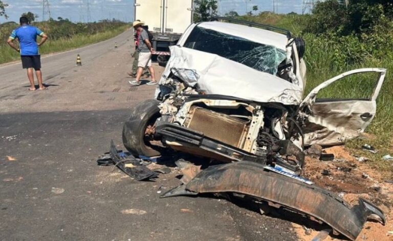 Colisão envolvendo três veículos é registrada na BR-364 no interior do Acre