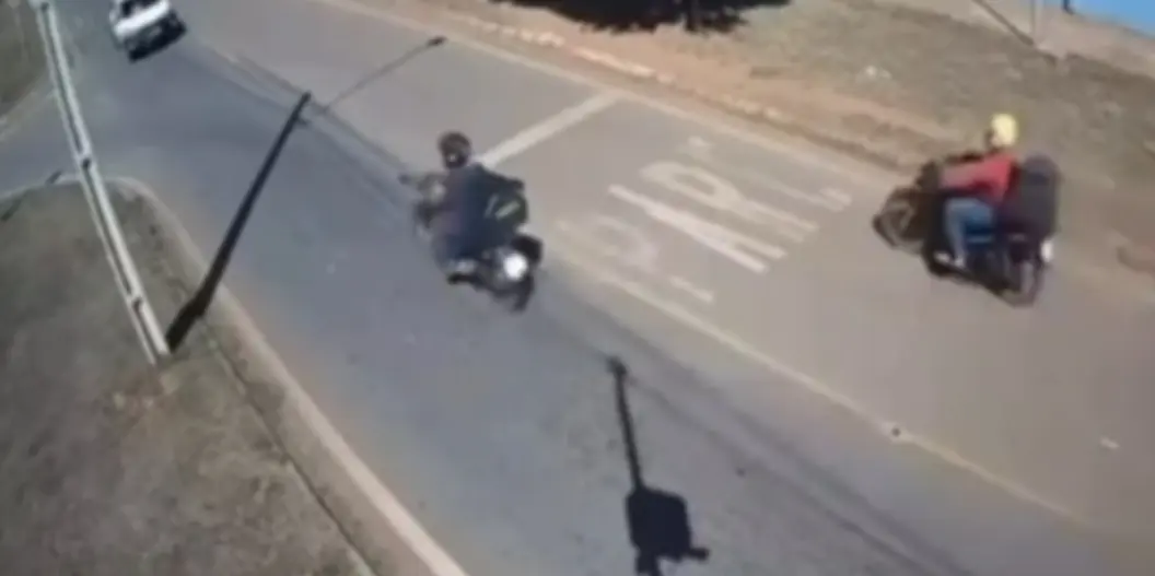 Motociclista morre após colisão frontal com picape na rodovia BR-364