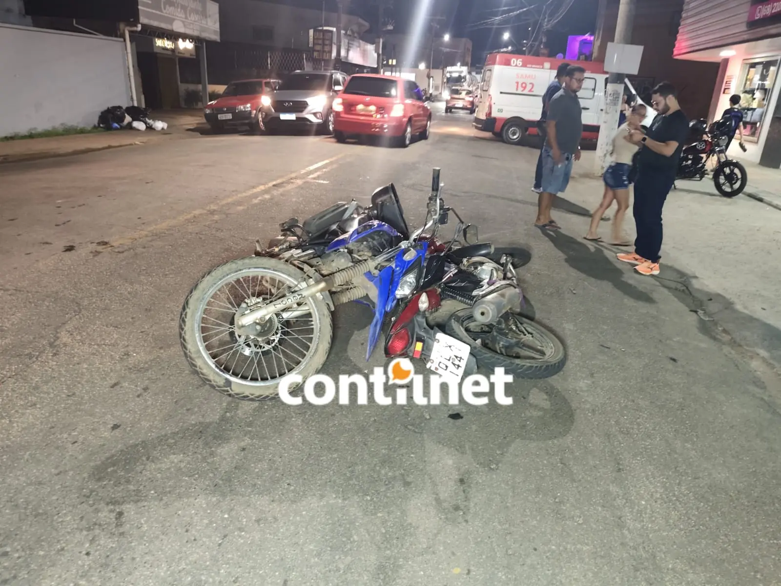 Três pessoas ficam feridas após motociclista supostamente invadir contramão