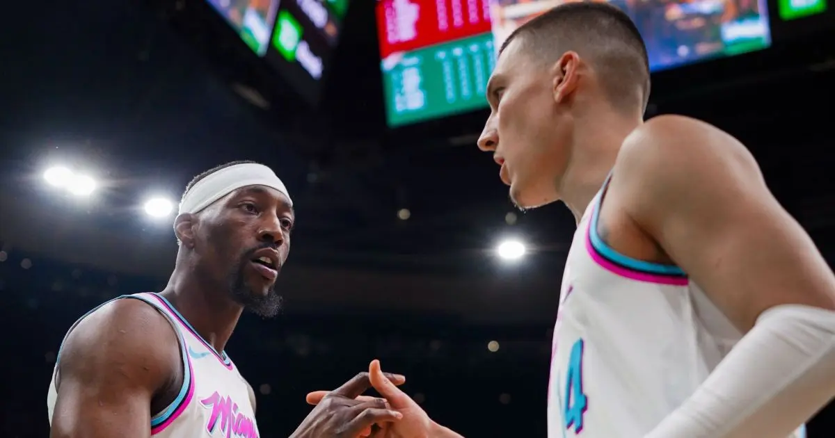 NBA: pivô do Miami Heat discute e acerta soco em ex-companheiro NBA: pivô do Miami Heat discute e acerta soco em ex-companheiro