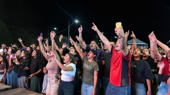 adora (1) Vips da Front: Carnavale agita Brasiléia neste final semana com grandes shows