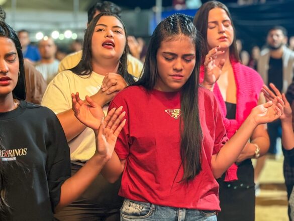 adora (14) Vips da Front: Carnavale agita Brasiléia neste final semana com grandes shows