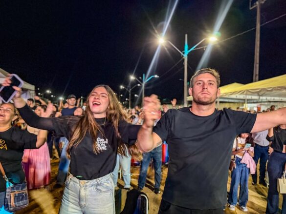 adora (20) Vips da Front: Carnavale agita Brasiléia neste final semana com grandes shows