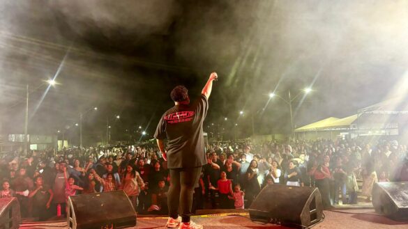 adora (30) Vips da Front: Carnavale agita Brasiléia neste final semana com grandes shows