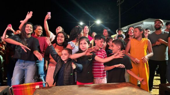 adora (32) Vips da Front: Carnavale agita Brasiléia neste final semana com grandes shows