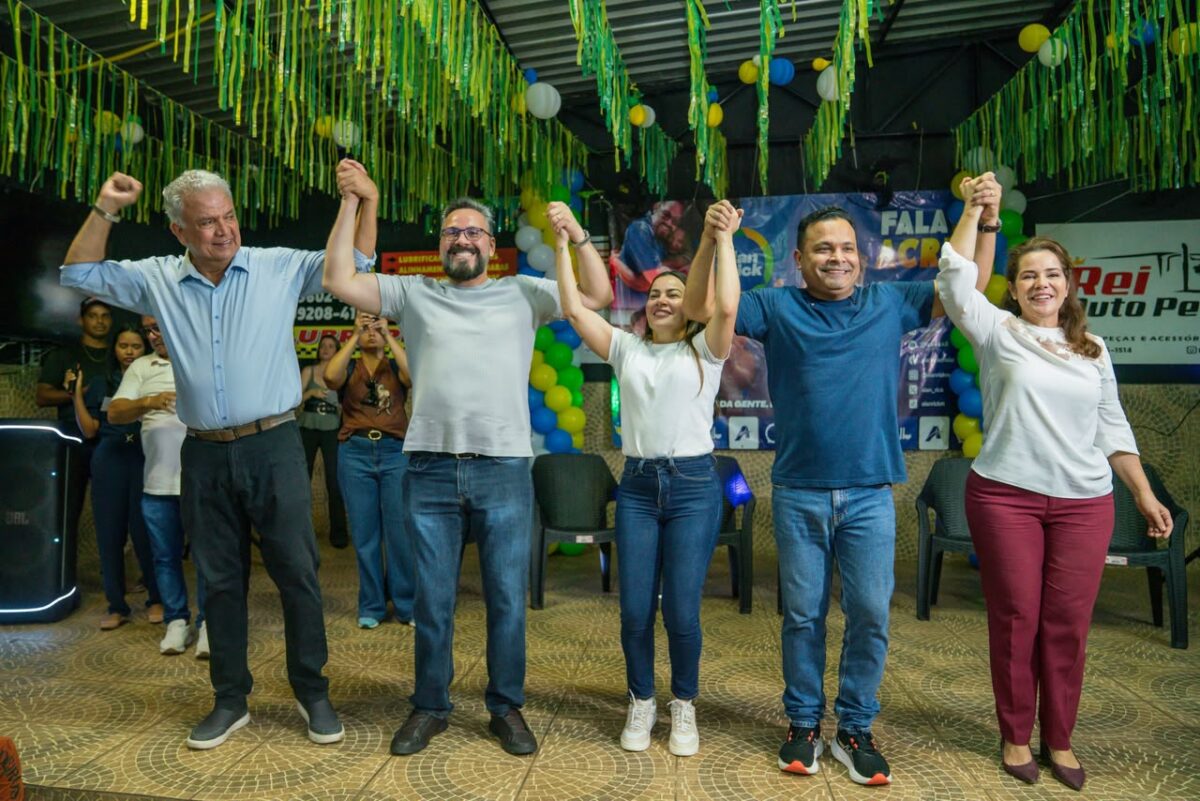 Alan Rick é recebido com festa em Brasiléia