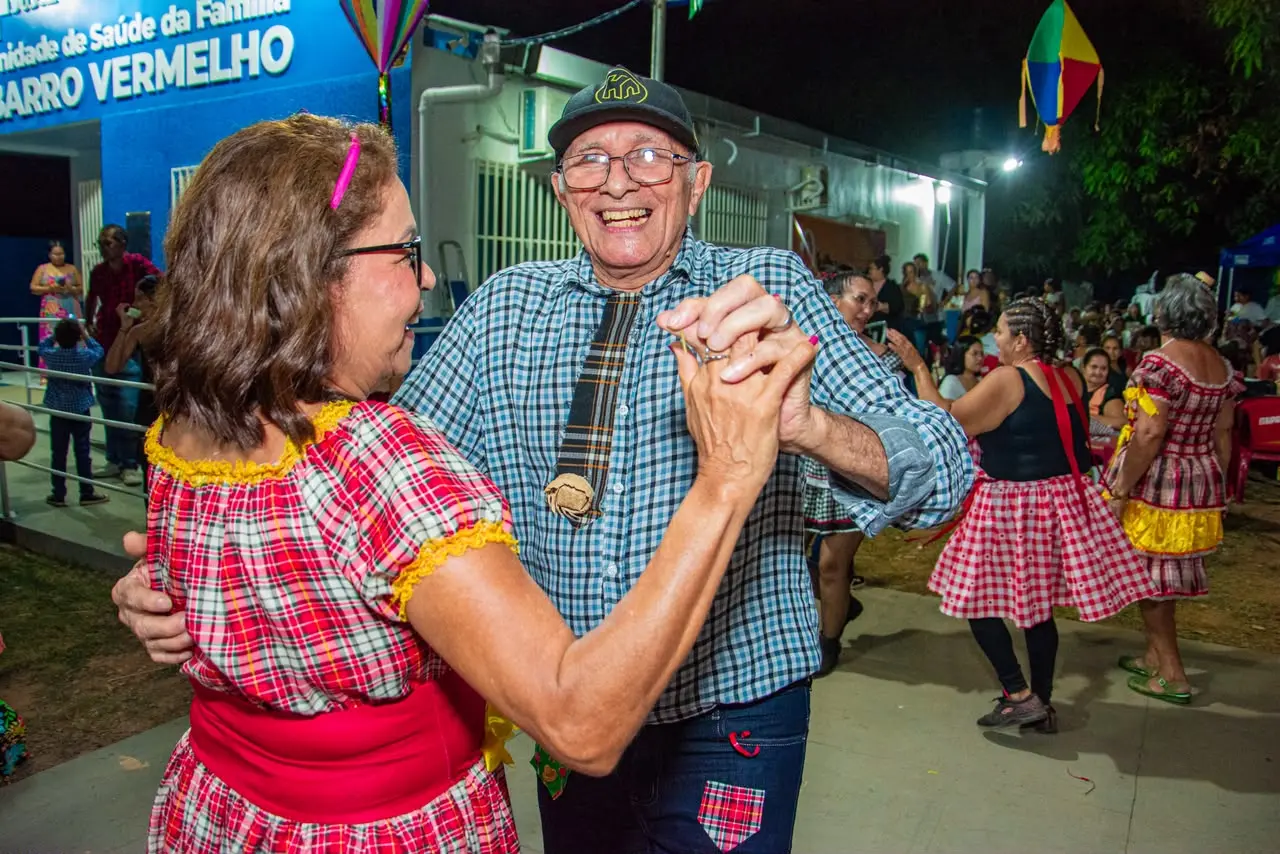 Arraial une prevenção às hepatites e cuidado com idosos na capital