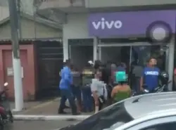 Suspeitos são mortos a tiros em tentativa de assalto a loja da Vivo no Acre