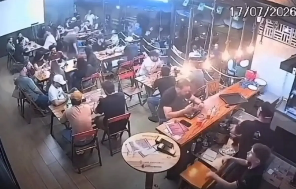 Ataque a tiros em conveniência deixa dois mortos; VÍDEO