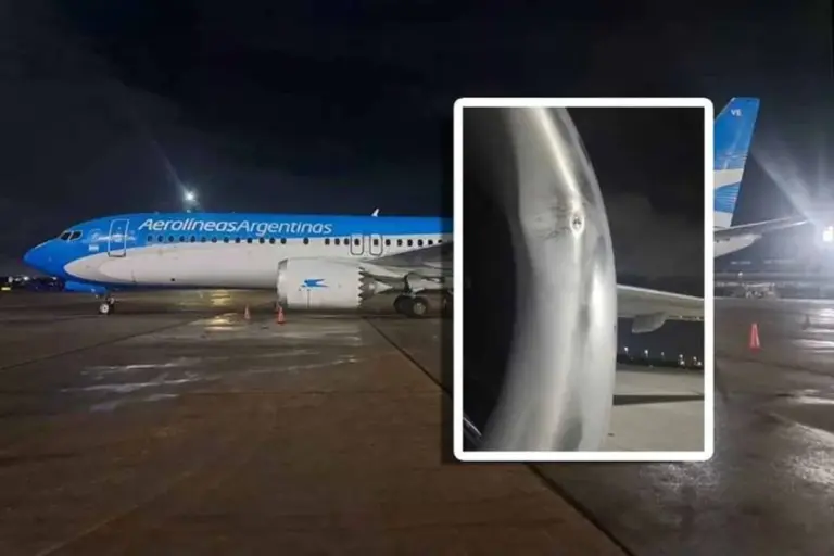 Pedaço de drone é achado dentro de turbina de avião lotado e assusta passageiros