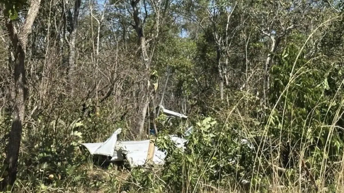 Avião que ia para o Pará cai em zona rural e mobiliza bombeiros