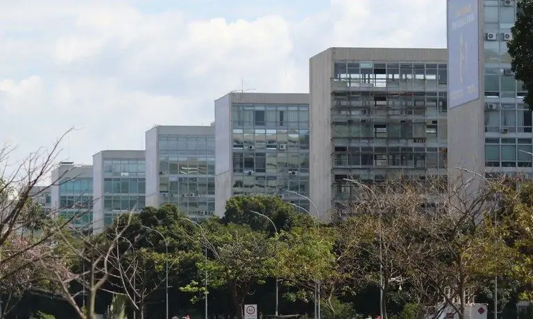 Governo analisa proposta de ajuste no Simples apresentadas por relator