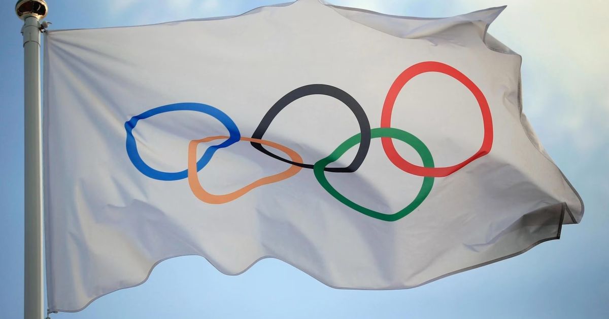 Comitê Olímpico Internacional reintegra atletas russos sem bandeira ou hino Comitê Olímpico Internacional reintegra atletas russos sem bandeira ou hino