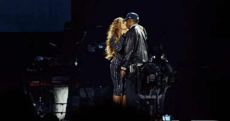 Beyoncé e Blue Ivy fazem participação surpresa em show de Jay-Z
