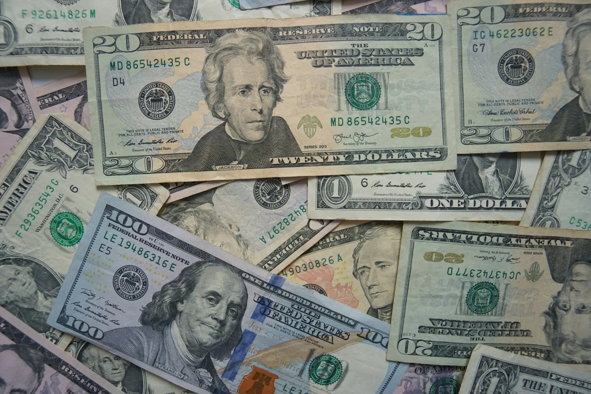 Dólar hoje sobe 0,46%, a R$ 5,13, seguindo exterior, com tensões no Oriente Médio