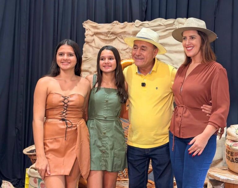 Bocalom visita estandes na Expoacre Juruá e avalia setor produtivo (