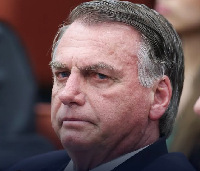 PF apreende espingarda registrada em nome de Bolsonaro