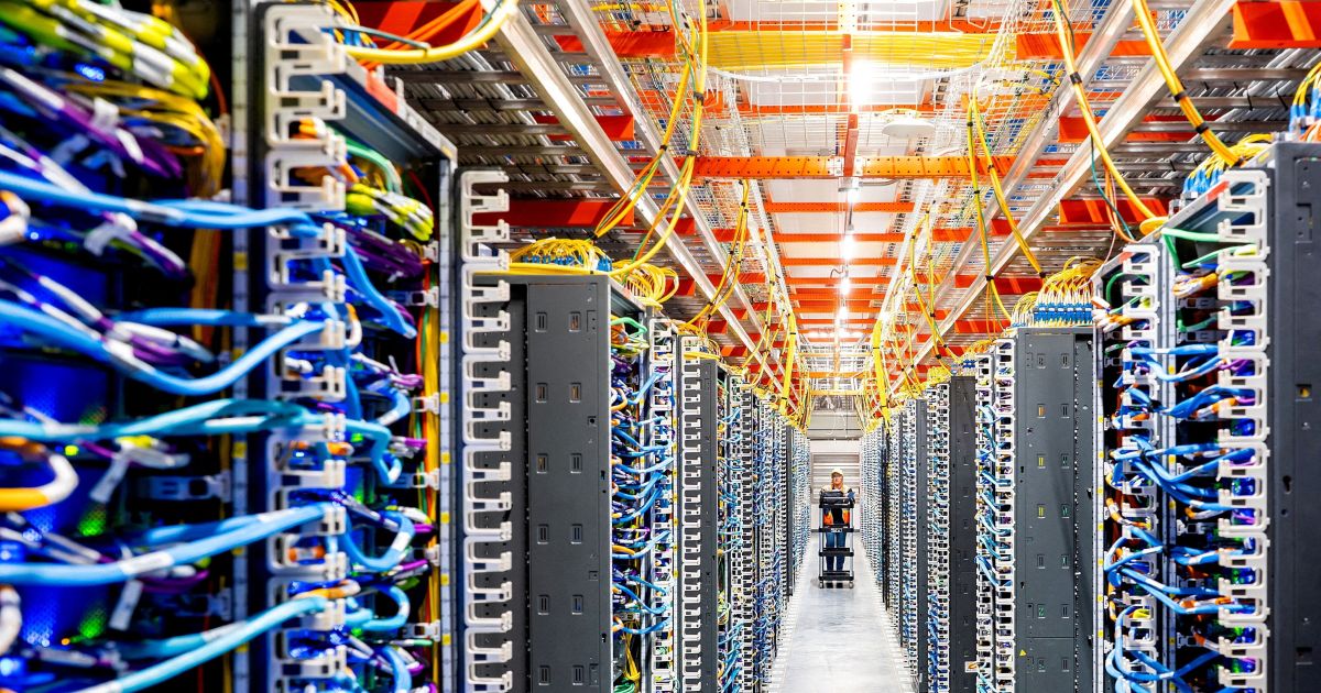 A incerteza regulatória em IA afeta fusões e aquisições em data centers A incerteza regulatória em IA afeta fusões e aquisições em data centers