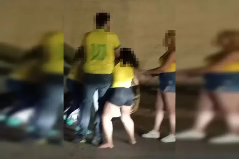 Briga de mulheres após jogo do Brasil termina em confusão generalizada em bar