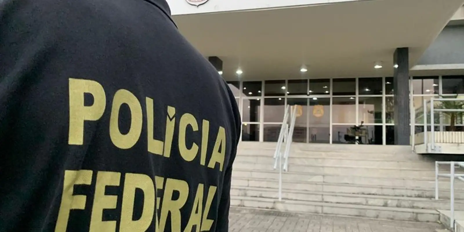 PF faz operação contra desvios na Universidade Federal Fluminense PF faz operação contra desvios na Universidade Federal Fluminense