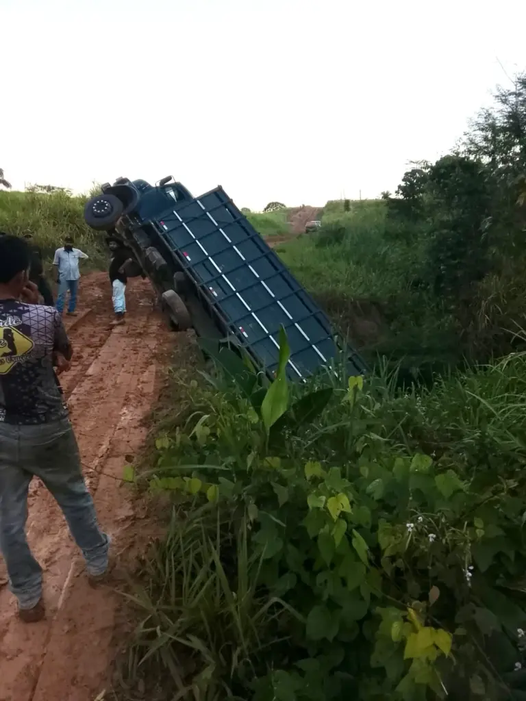 As circunstâncias que levaram o condutor a perder o controle do veículo não foram detalhadas