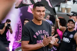 Casemiro vira alvo de duras críticas após classificar Messi como “Deus do futebol”