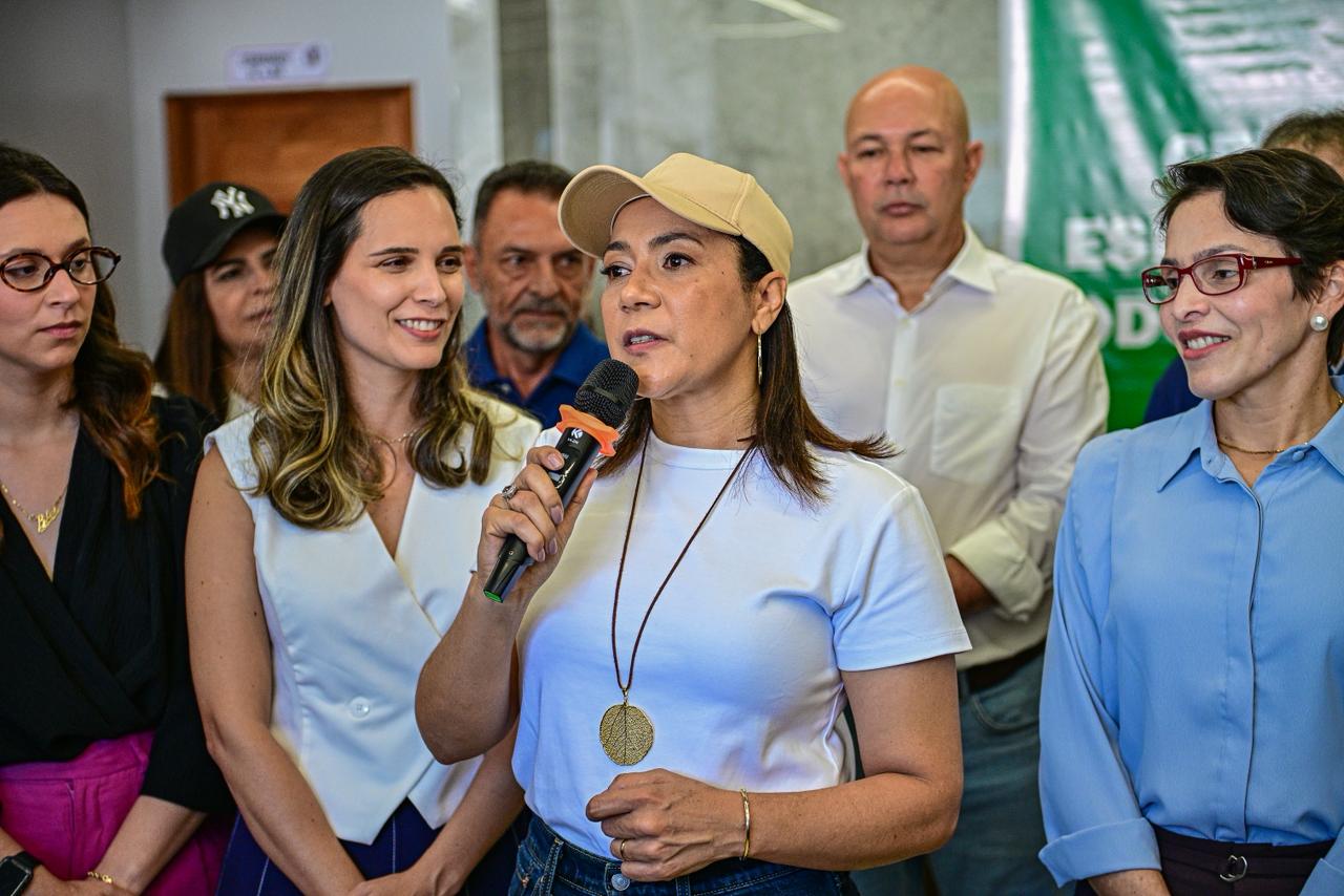 Mailza entrega 1º Centro de Especialidades Odontológicas do Juruá