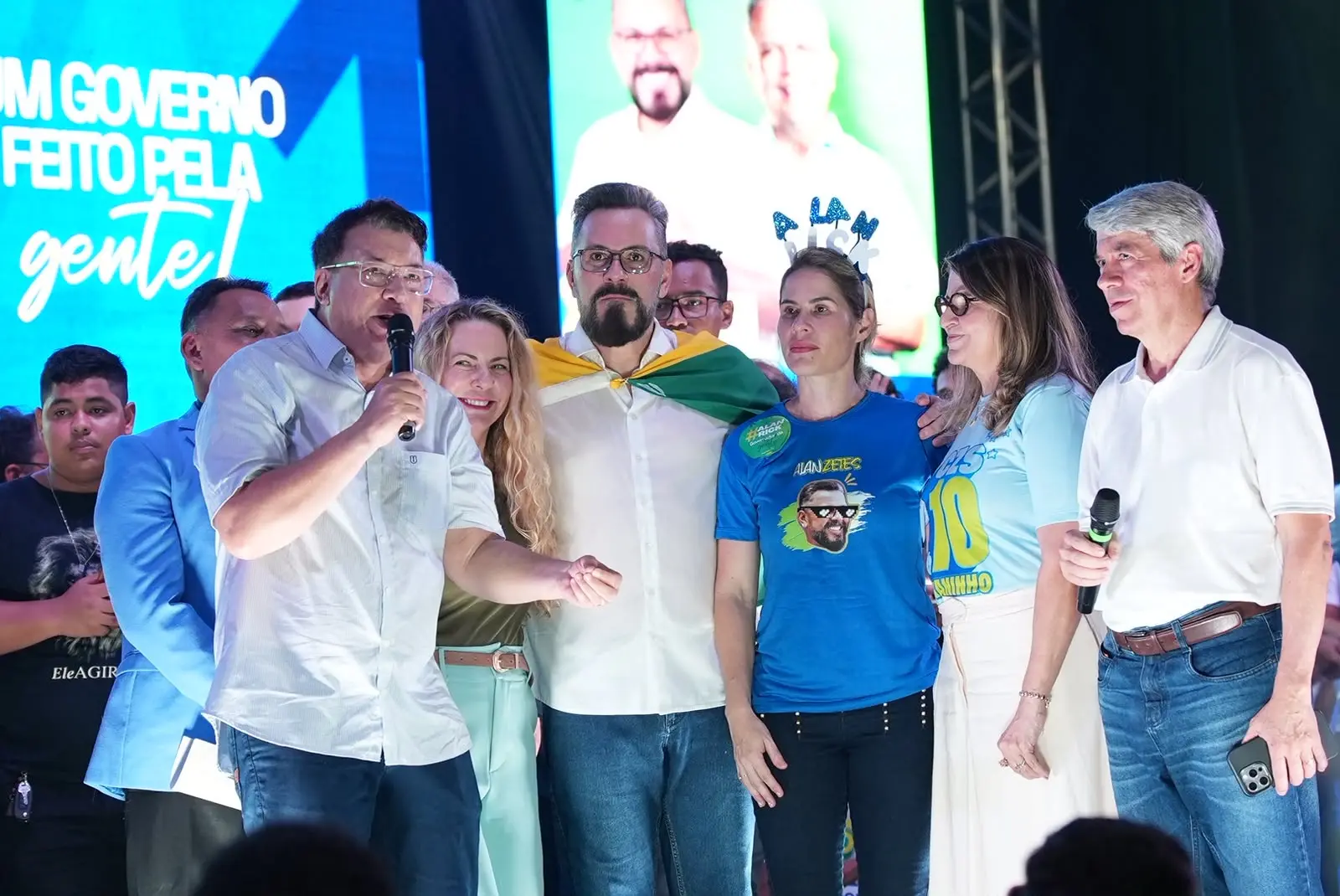 Alan reúne pastor e padre no mesmo palanque e recebe oração em convenção