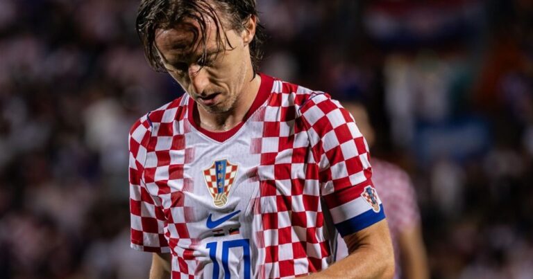 “VAR deve intervir apenas em erros de 200%”: Modric vê Croácia prejudicada