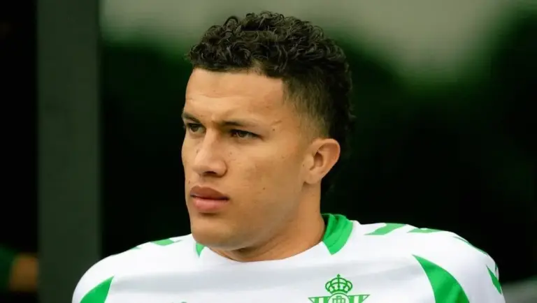 Vasco: negociação por jogador do Betis trava em garantias financeiras