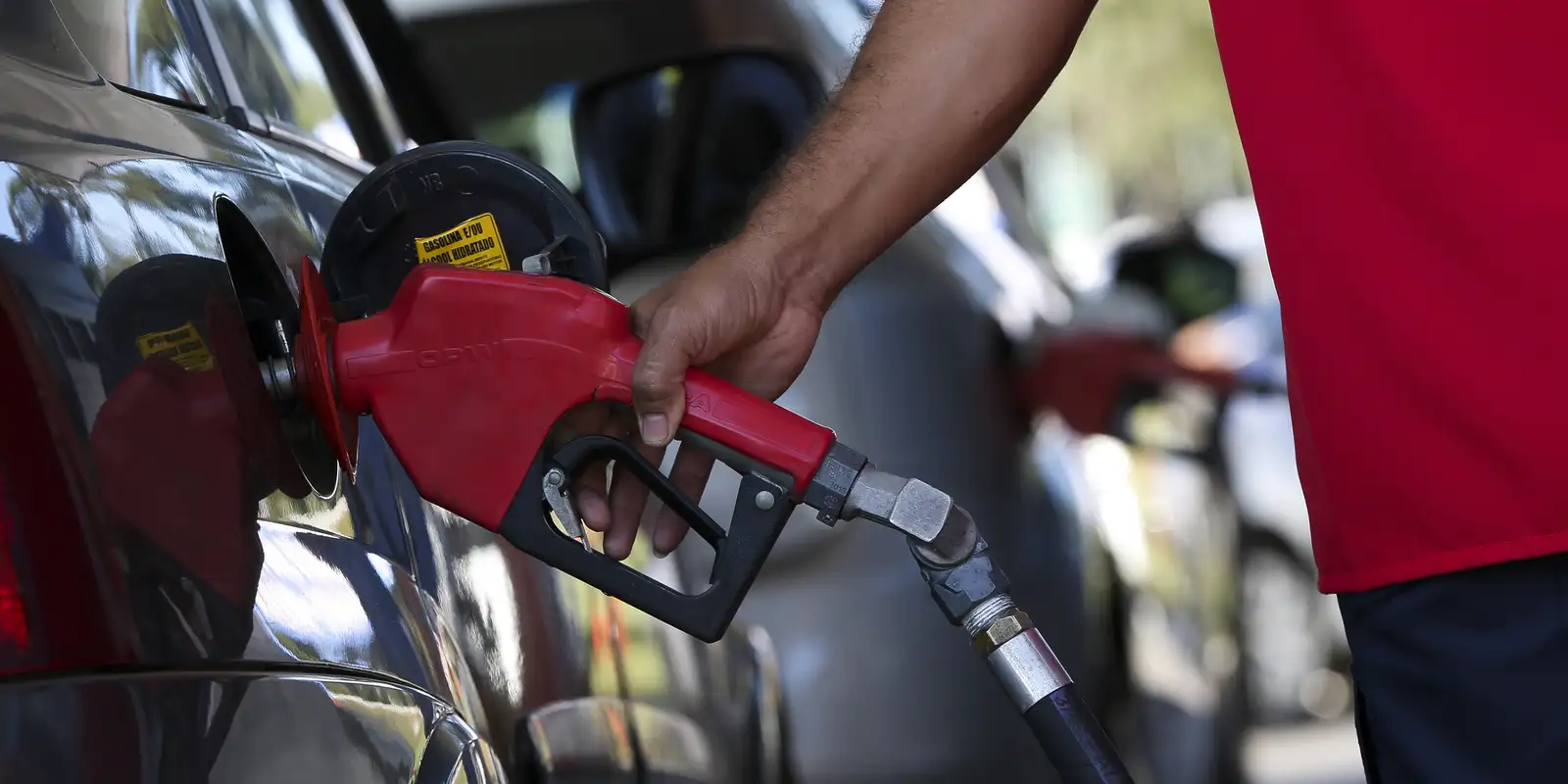 Governo adia reunião que pode aumentar etanol na gasolina para 32% Governo adia reunião que pode aumentar etanol na gasolina para 32%
