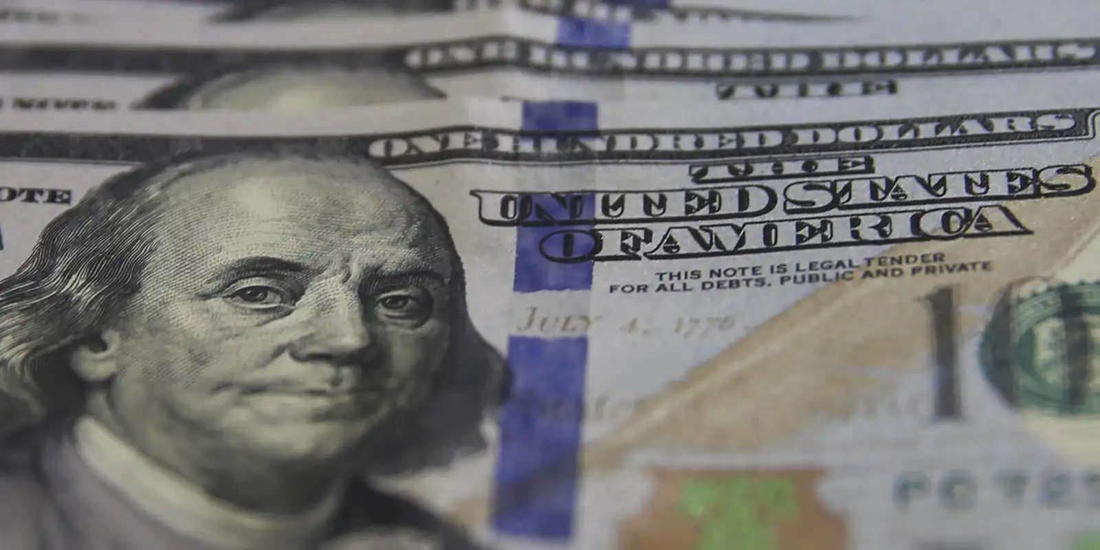 Dólar supera R$ 5,20, e bolsa cai com expectativa por juros nos EUA Dólar supera R$ 5,20, e bolsa cai com expectativa por juros nos EUA