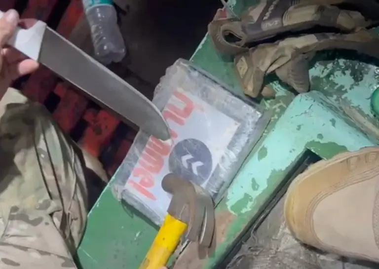 PF e Marinha interceptam barco com drogas no Atlântico; assista