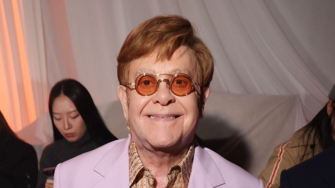 Elton John fecha acordo milionário para shows em holograma, diz jornal Elton John fecha acordo milionário para shows em holograma, diz jornal