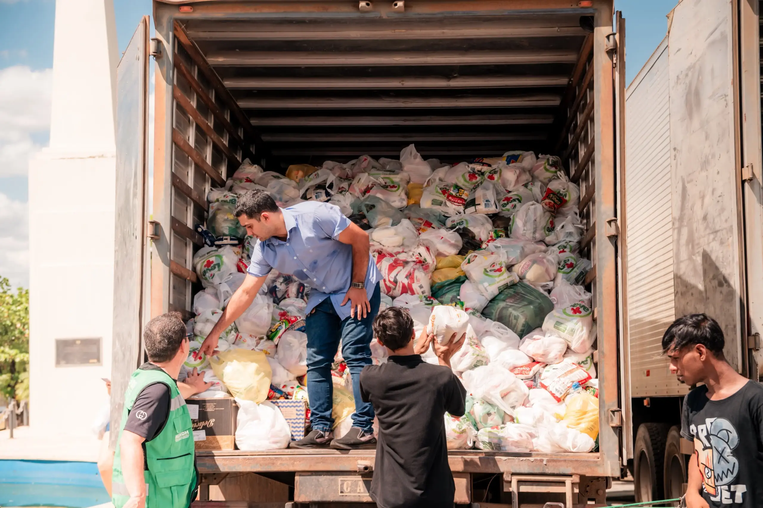 Entrada Solidária arrecada 160 toneladas de alimentos em 12 horas
