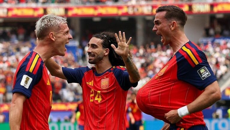 Com falha de goleiro, Espanha vence a Bélgica e vai à semifinal da Copa
