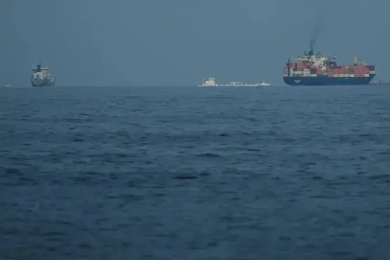 Estreito de Ormuz está aberto a todas as embarcações, diz Comando Central