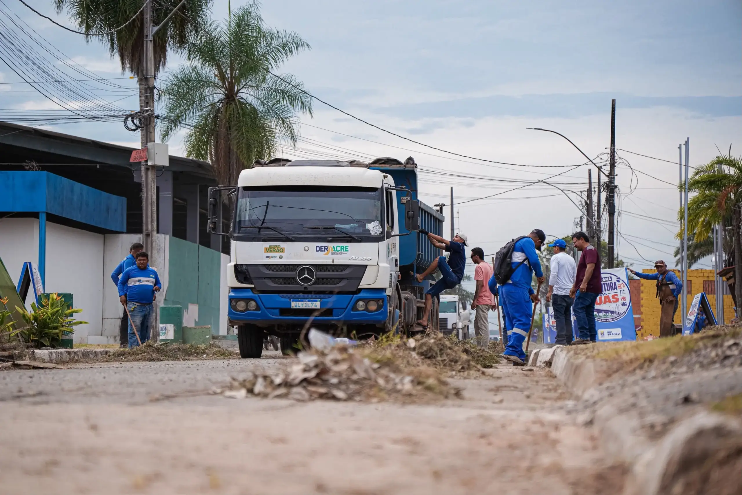 Prefeitura intensifica limpeza no Parque de Exposições para a Expoacre Prefeitura intensifica limpeza no Parque de Exposições para a Expoacre