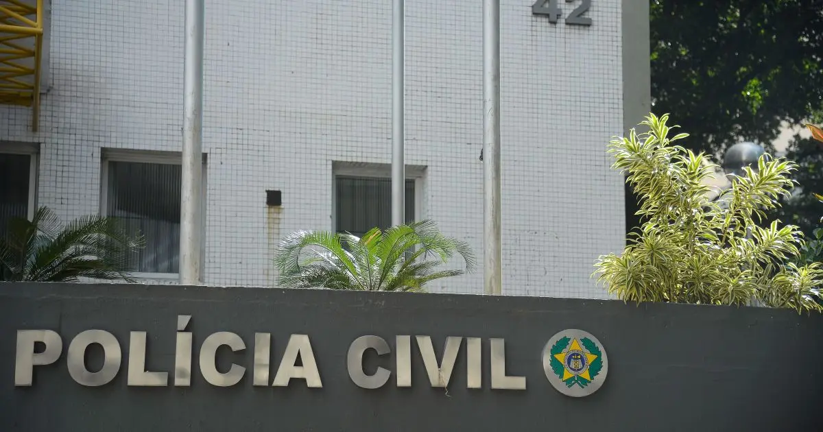 PM de São Paulo é baleado após reagir a tentativa de assalto no RJ PM de São Paulo é baleado após reagir a tentativa de assalto no RJ