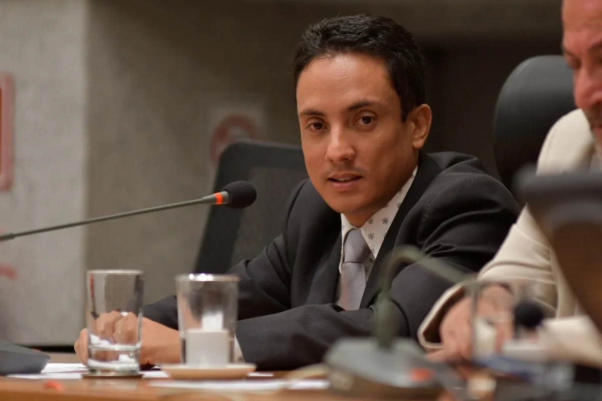 Morre assessor de comunicação Fernando Fidelis após tratamento contra leucemia Morre assessor de comunicação Fernando Fidelis após tratamento contra leucemia