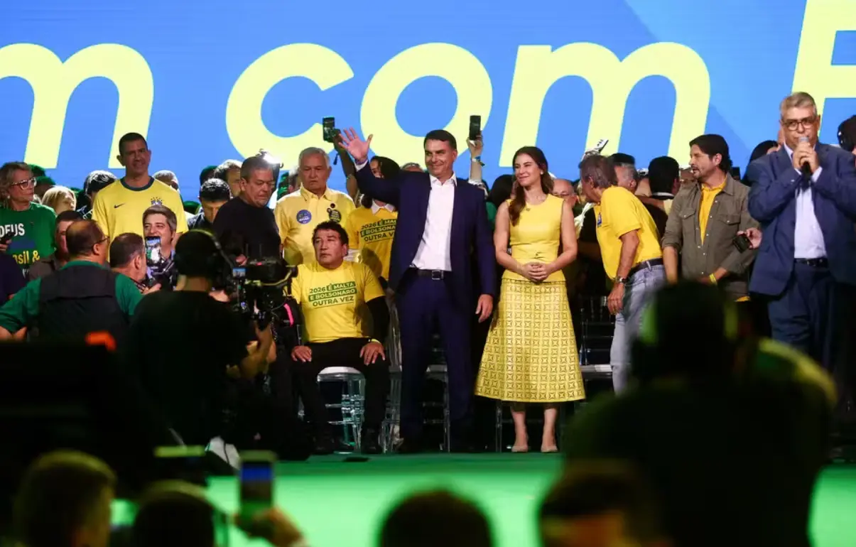 PL oficializa Flávio como candidato à Presidência em convenção nacional